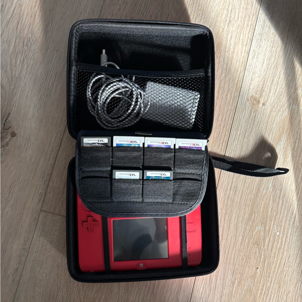 Red Nintendo 2DS + 6 games